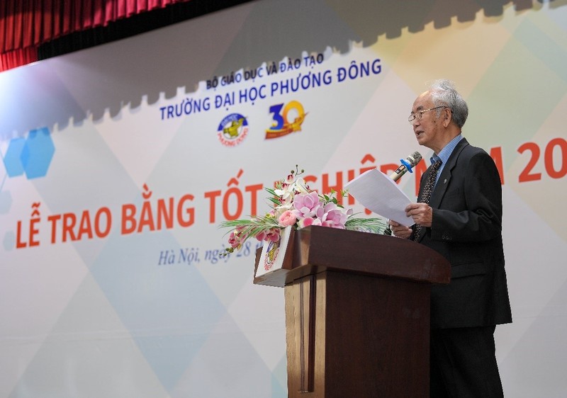 Gan 800 sinh vien DH Phuong Dong rang ro trong ngay tot nghiep-Hinh-2