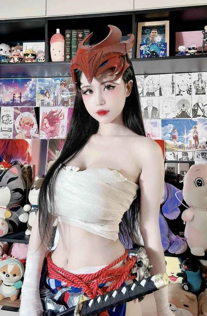 Gai xinh khoe man cosplay Yone sieu day dan, hau truong gay chu y-Hinh-3