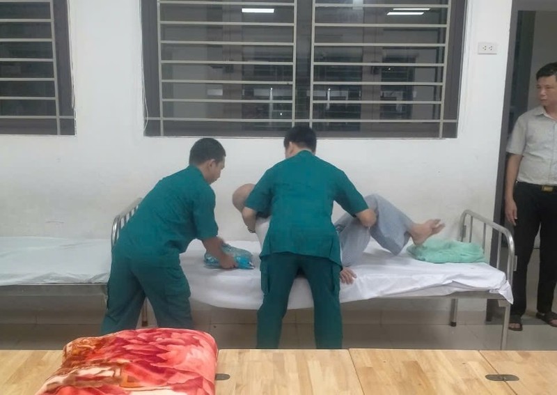 Ha Noi: Di doi 160 dan chung cu A7 Tan Mai tranh bao Yagi-Hinh-9