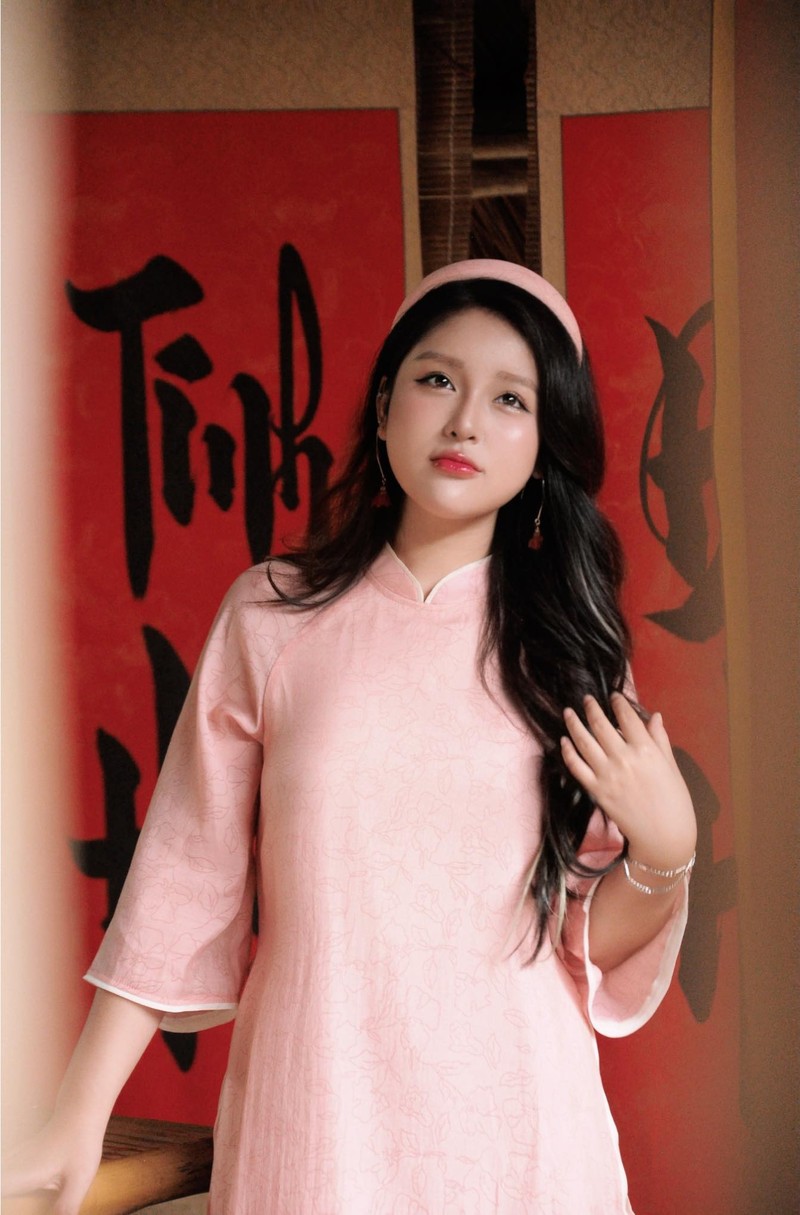 Co giao Vat ly gay bao khi day online dien ao dai cuc xinh-Hinh-6