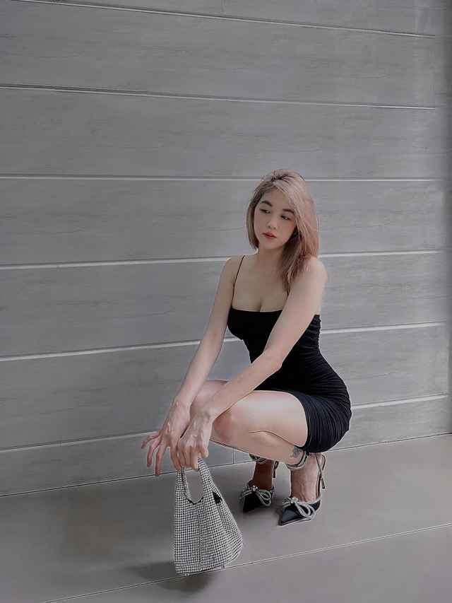 Hot girl ban banh trang len xe hoa, nhan sac 