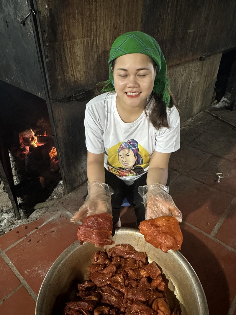 Mukbang de suon lon, nu TikToker gay am anh cho 8,2 trieu nguoi-Hinh-9