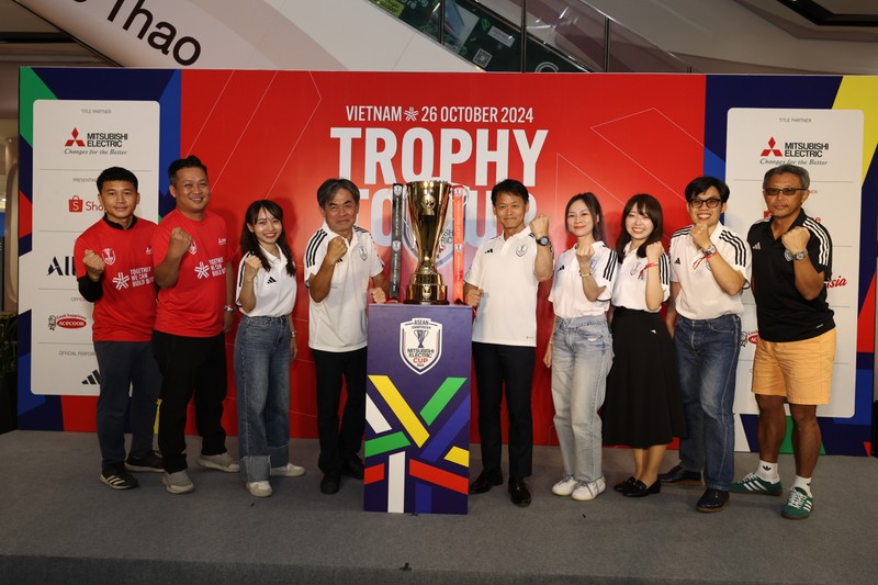 Nguoi dan Ha Noi duoc ngam tan mat chiec cup ASEAN Cup 2024