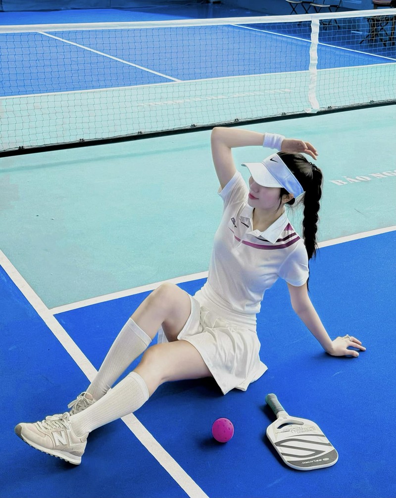 Em gai Van Toan mac vay ngan ra san pickleball nhay cuc quyen ru-Hinh-3