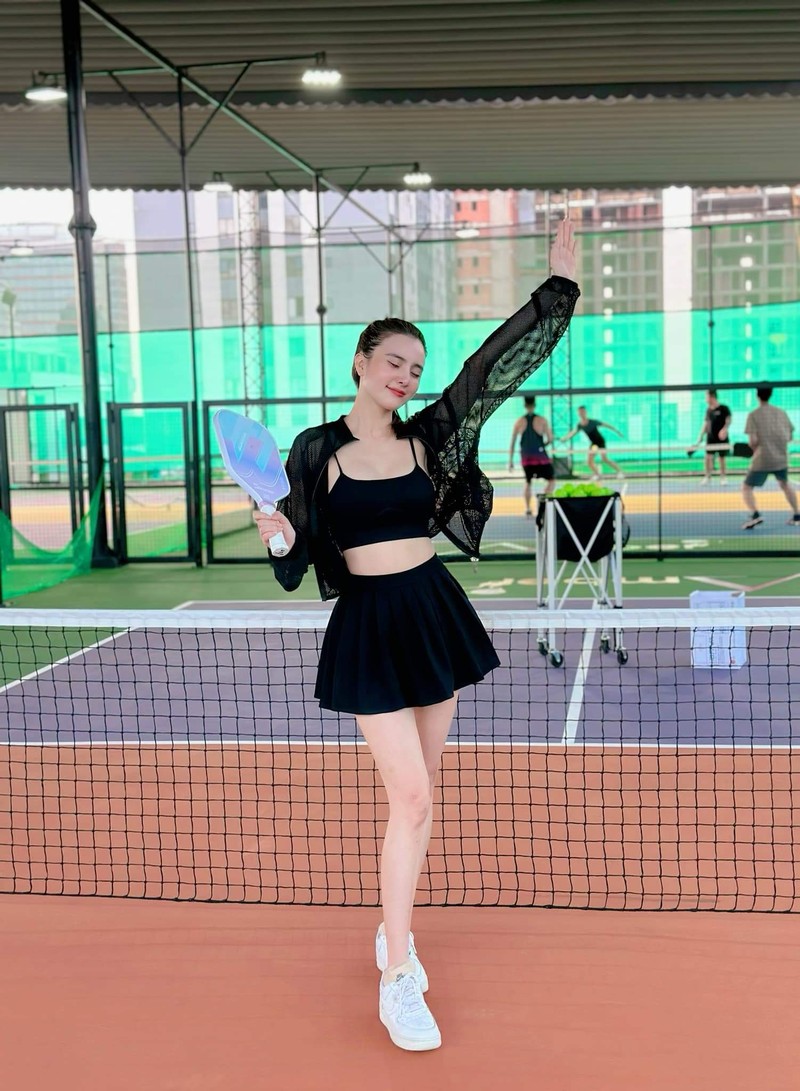 Soi thoi trang len san pickleball cua em gai Le Cong Vinh-Hinh-5