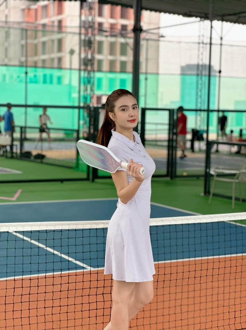 Soi thoi trang len san pickleball cua em gai Le Cong Vinh-Hinh-8