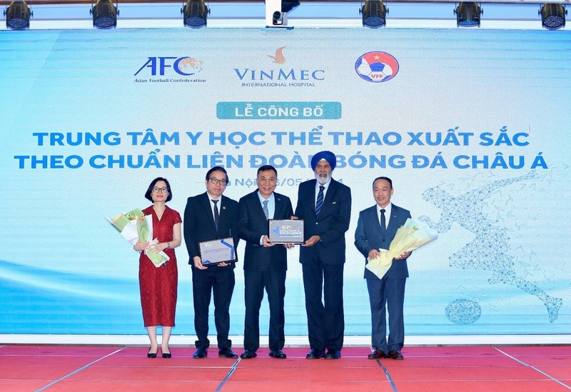 VFF chu trong nang tam y hoc the thao voi bong da Viet Nam-Hinh-2