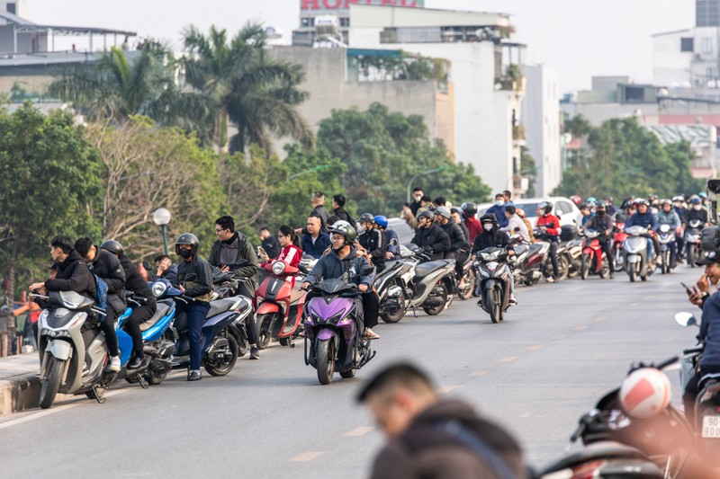 Tiem kich nhao lon tren troi Ha Noi, dac cong pho dien vo thuat-Hinh-18