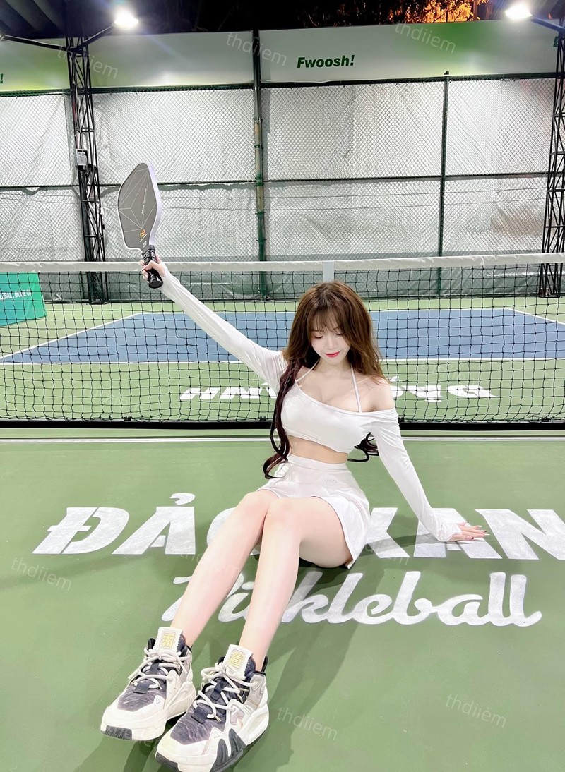 Du trend vay bang keo, hot girl pickleball khoe vong eo sieu thuc-Hinh-8