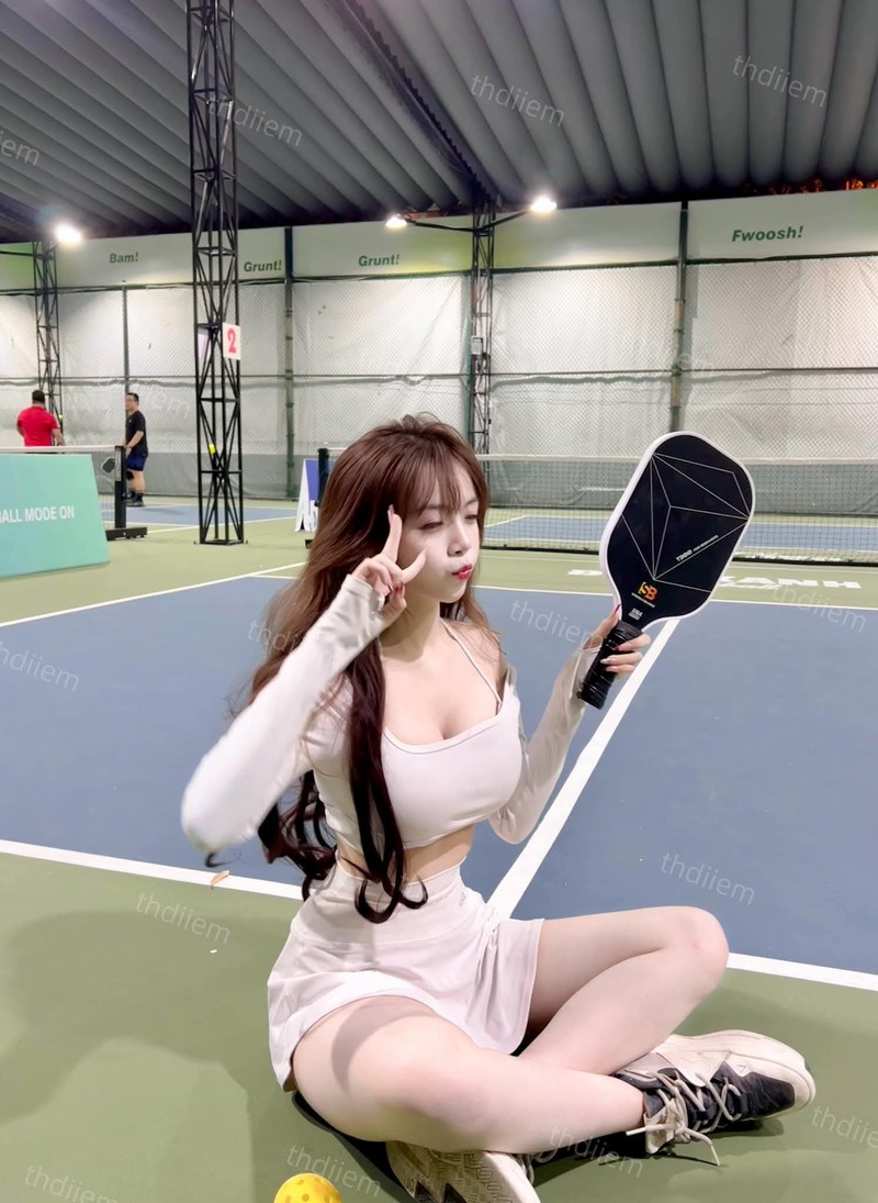 Du trend vay bang keo, hot girl pickleball khoe vong eo sieu thuc-Hinh-9