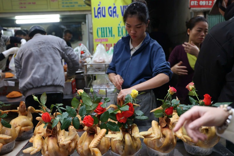 “Cho nha giau” nhon nhip khach mua mam co cung giao thua