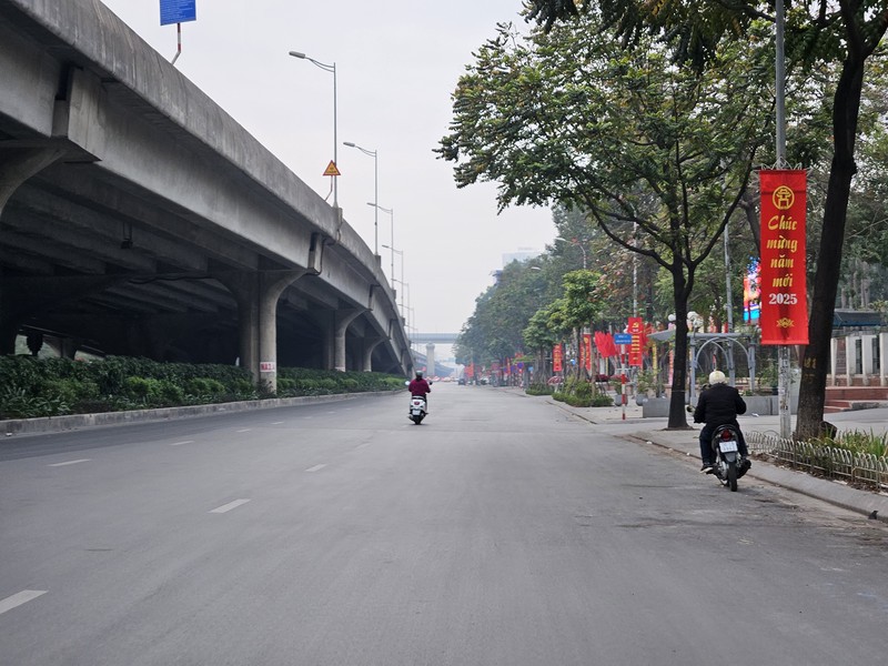 Chum anh: Ha Noi binh yen, sau lang sang mung 1 Tet At Ty.-Hinh-3