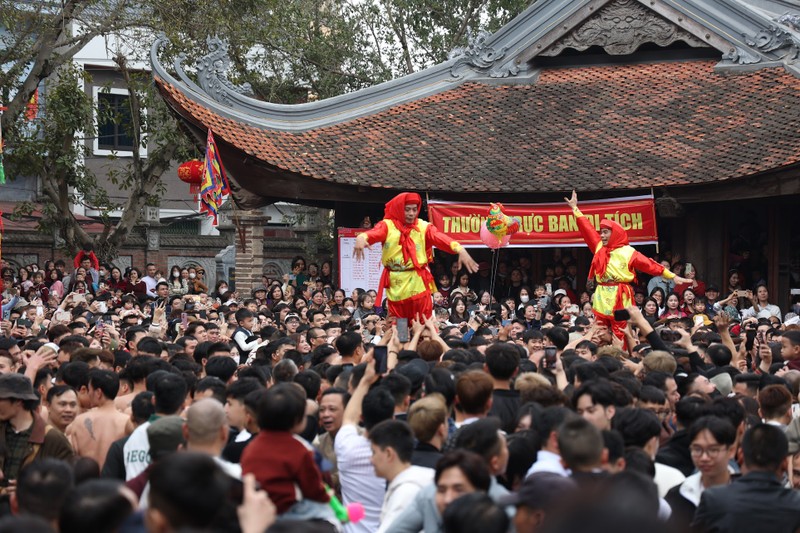 Bien nguoi tham gia Le hoi ruoc phao lang Dong Ky-Hinh-10