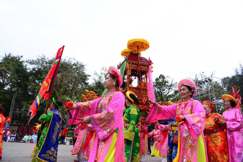 Tung bung Le hoi Go Dong Da 2025, du khach thap phuong ve dang huong-Hinh-5