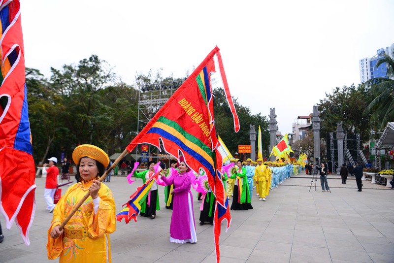 Tung bung Le hoi Go Dong Da 2025, du khach thap phuong ve dang huong-Hinh-7