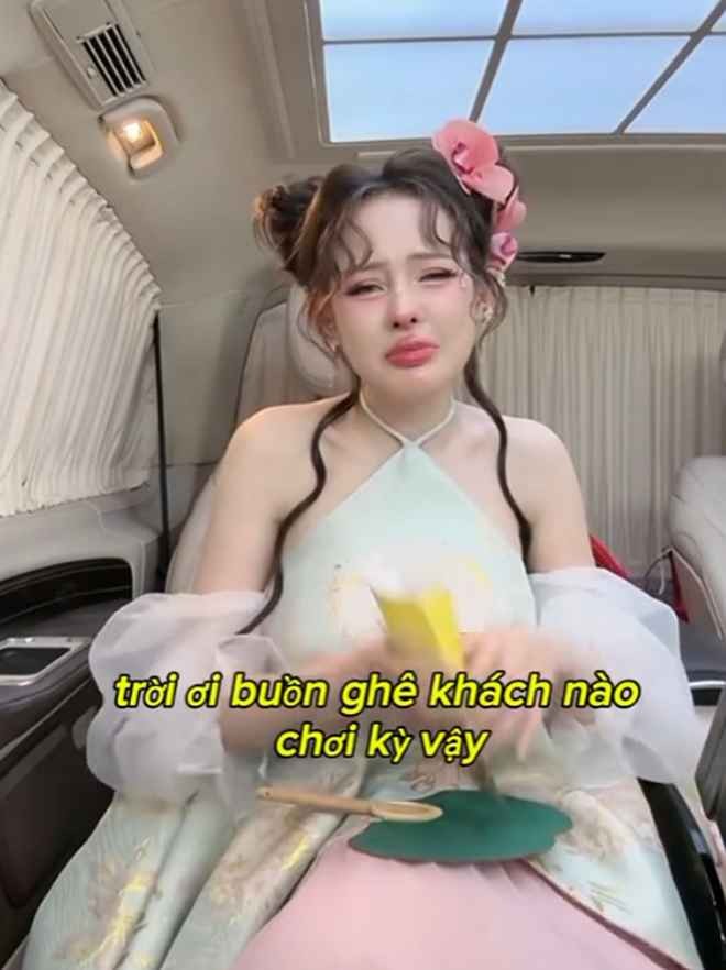 Bi khach li xi rong, Ngan 98 thai do ra mat-Hinh-2