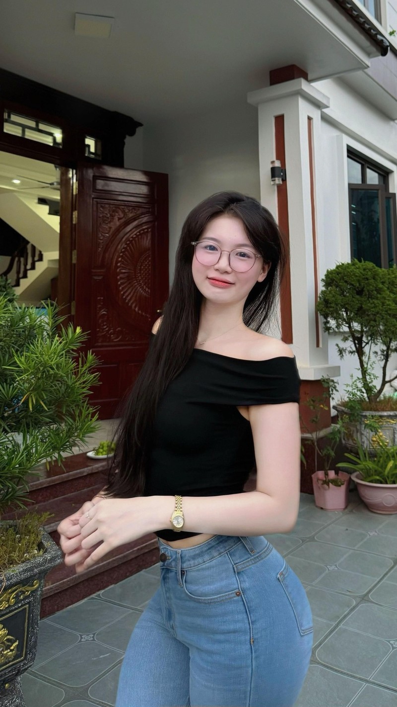 Hot girl Buon Ma Thuot bat ngo noi tieng khi choi ban cung-Hinh-7