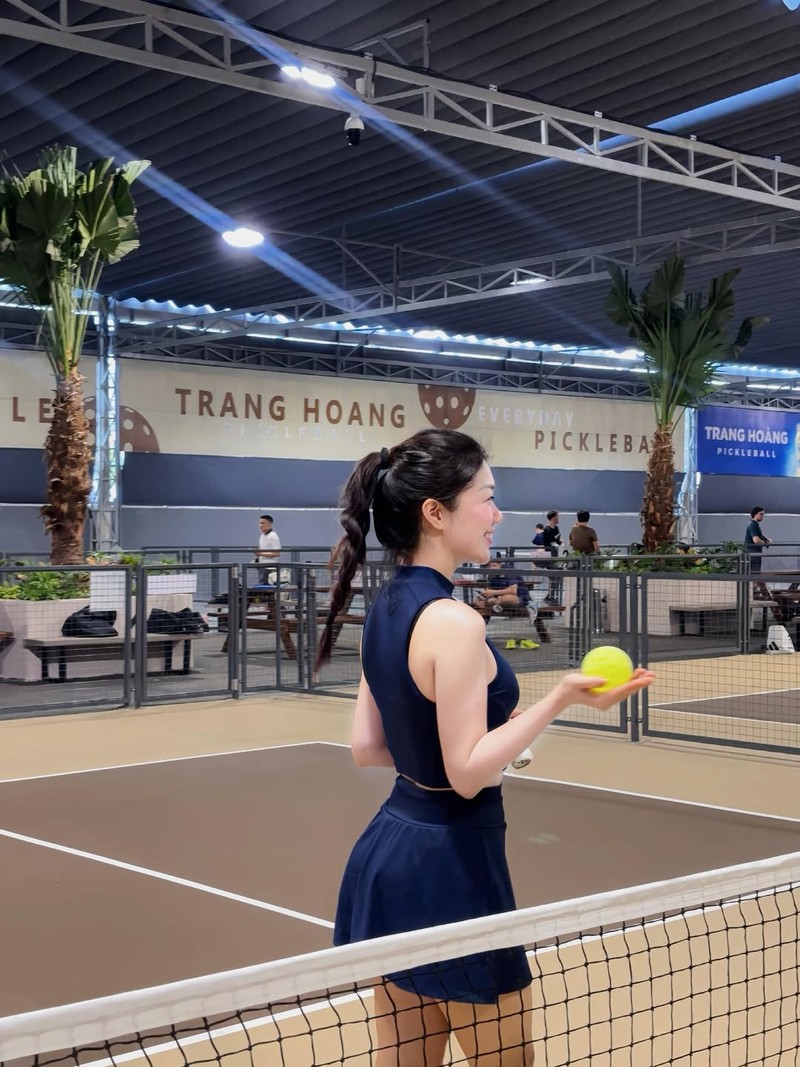 Nu tiep vien truong cua Vietnam Airlines gia nhap pickleball sau lay chong-Hinh-2