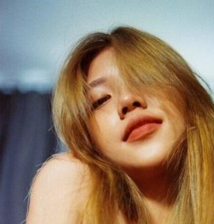Co gai “khau chien” voi Louis Pham lo 