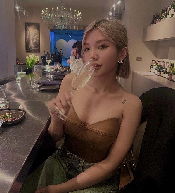 Co gai “khau chien” voi Louis Pham lo 