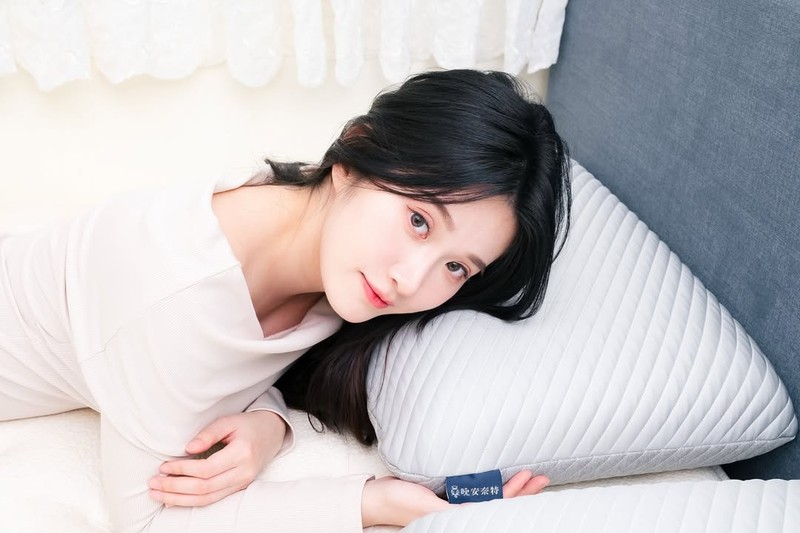 View - 	Nữ YouTuber tố cáo trợ lý lừa 800 triệu