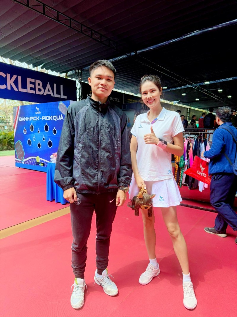 Vo sieu mau cua Mac Hong Quan say me voi pickleball