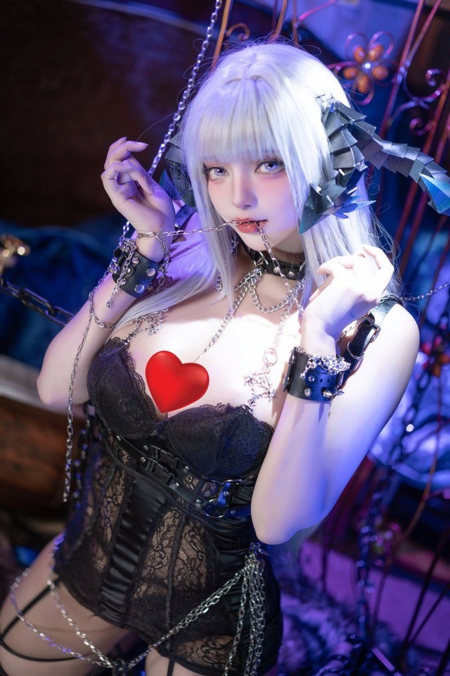 Nu coser “sieu vong 1” khien nguoi xem hoang mang-Hinh-2