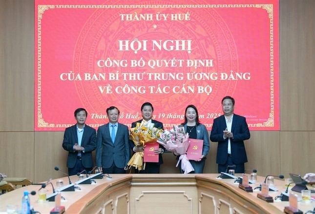 Ban Bi thu Trung uong Dang chuan y nhan su 6 tinh