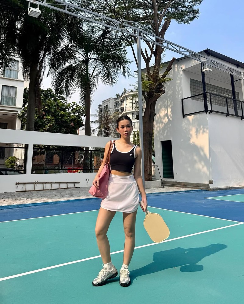 Voc dang tren san pickleball cua hot girl Ngoc Thao khien netizen khen-Hinh-5