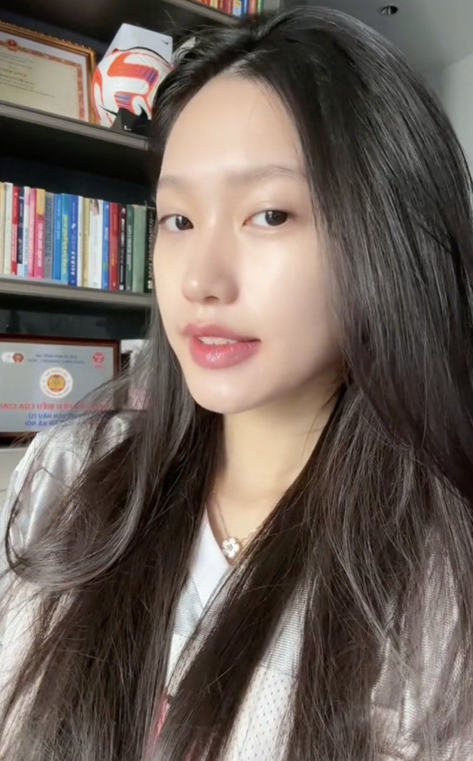 Doan Hai My dang anh mat moc, co dep nhu anh dang Facebook?-Hinh-3