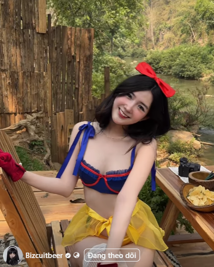 Man cosplay Bach Tuyet 