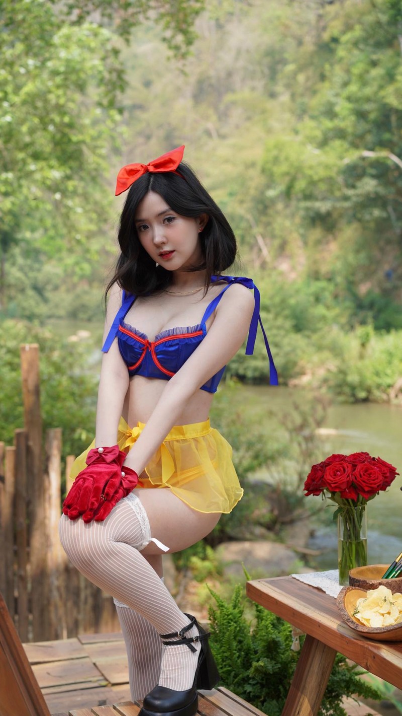 Man cosplay Bach Tuyet 