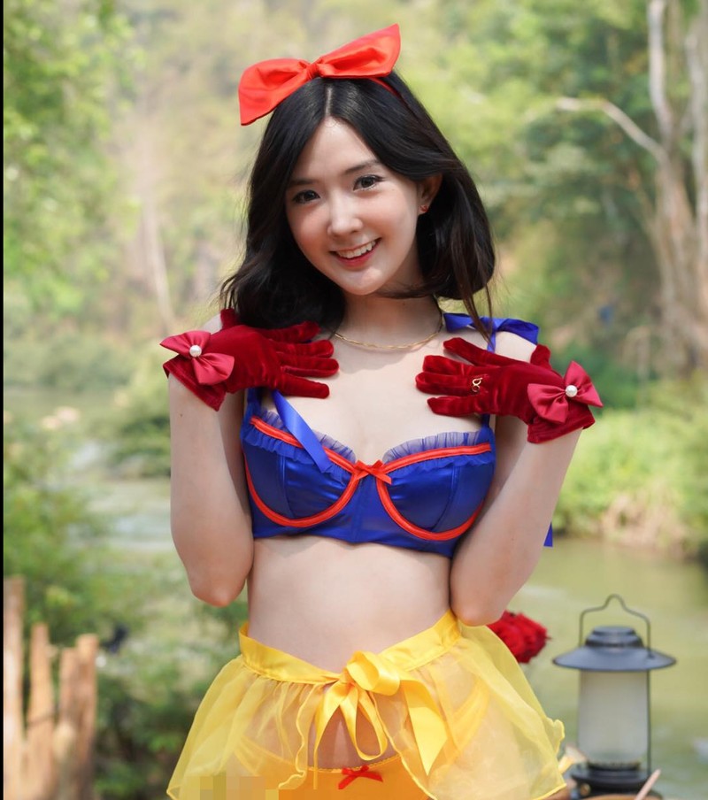 Man cosplay Bach Tuyet 