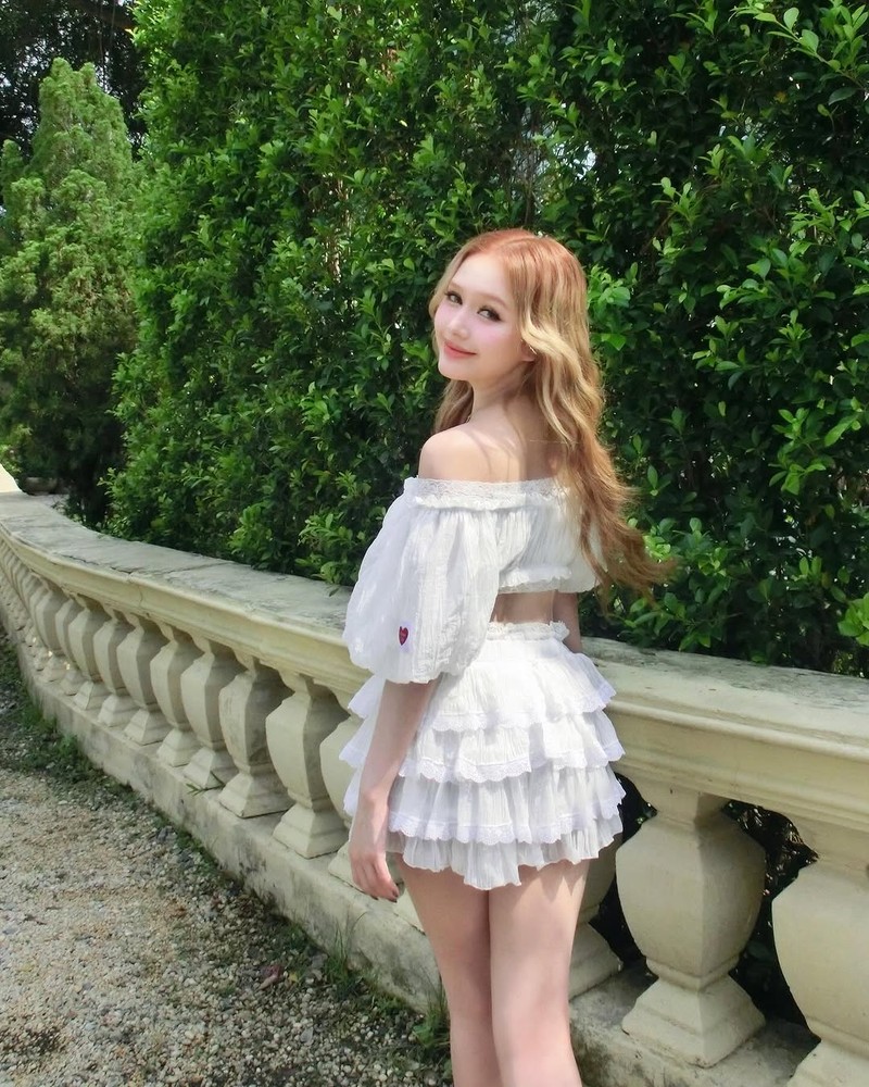 Hot girl Instagram Xoai Non khoe eo thon, vai tran quyen ru