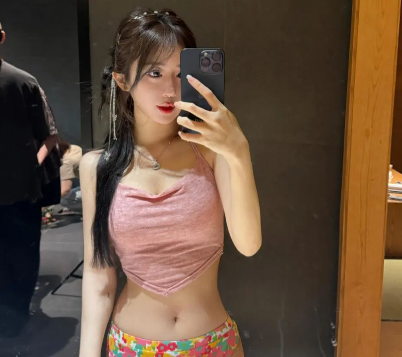 Nhan loi de nghi khiem nha, nu streamer 