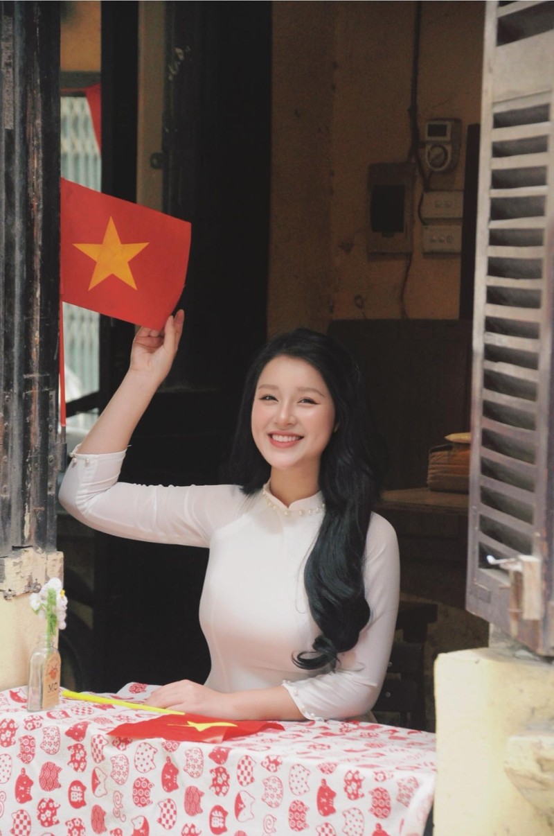 Co giao Vat ly gay bao khi day online dien ao dai cuc me-Hinh-2