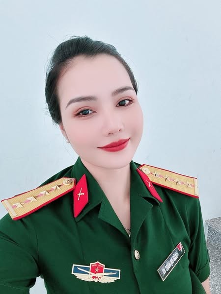 Giong nu le dieu binh, dieu hanh 30/4 dep 