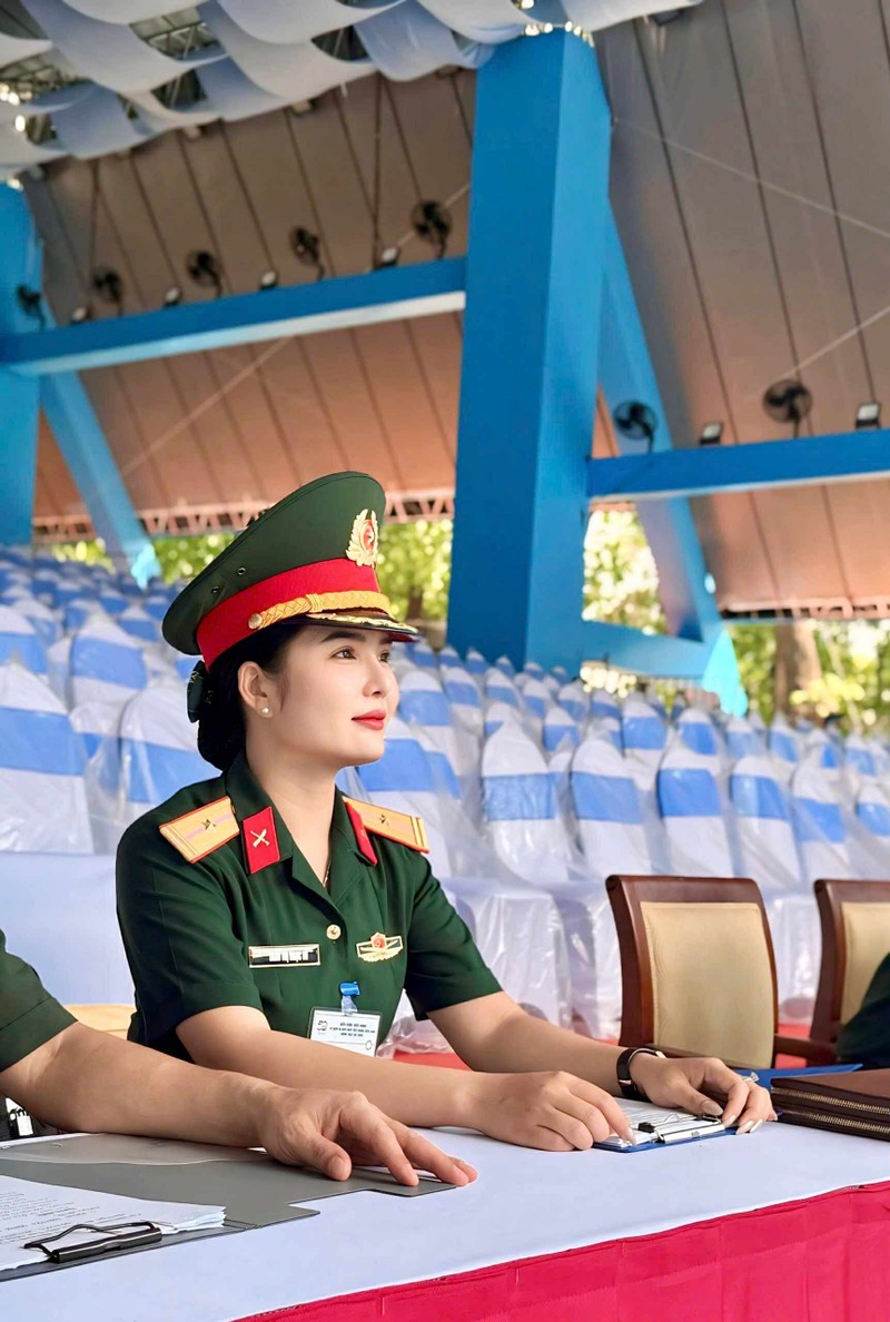 Giong nu le dieu binh, dieu hanh 30/4 dep 