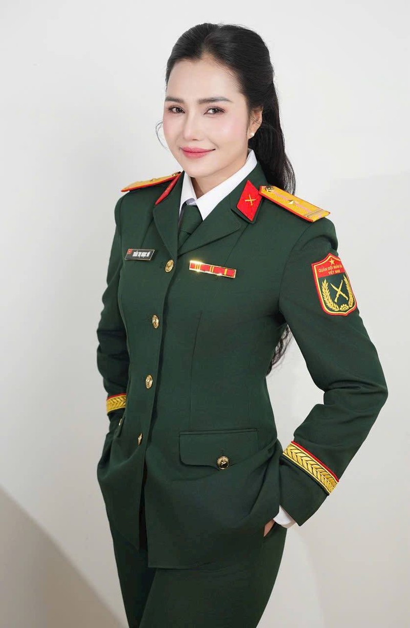 Giong nu le dieu binh, dieu hanh 30/4 dep 