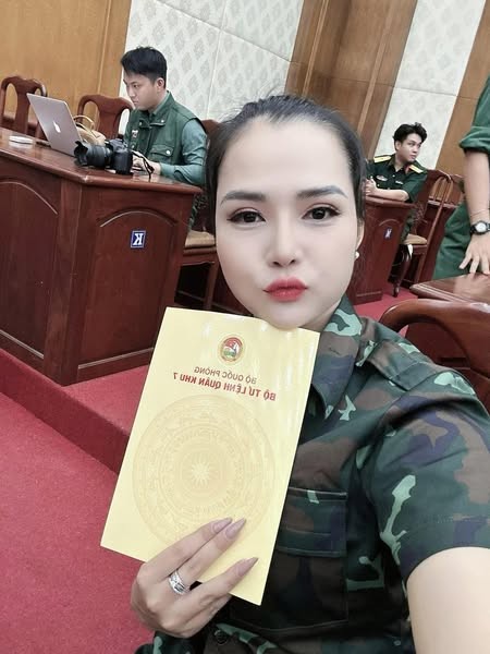 Giong nu le dieu binh, dieu hanh 30/4 dep 
