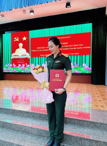 Giong nu le dieu binh, dieu hanh 30/4 dep 