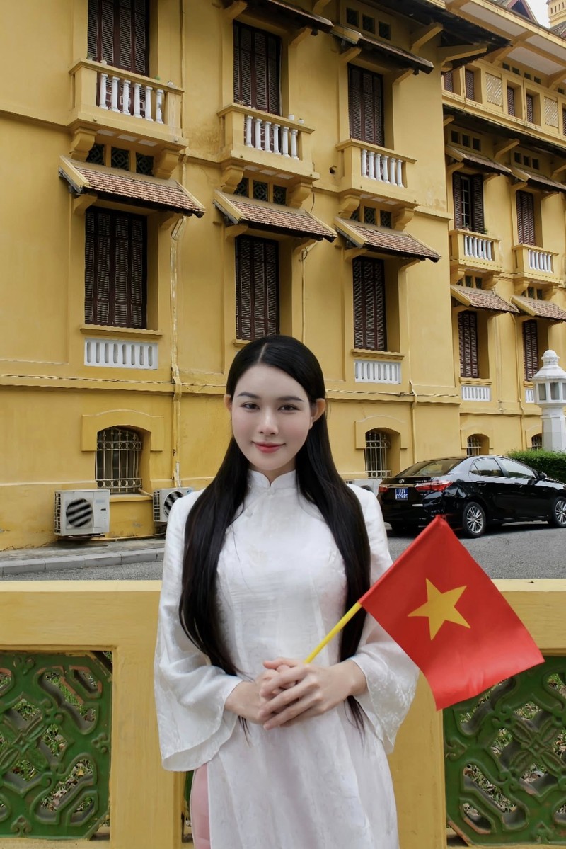 Hot girl phong gym lo hoc van 
