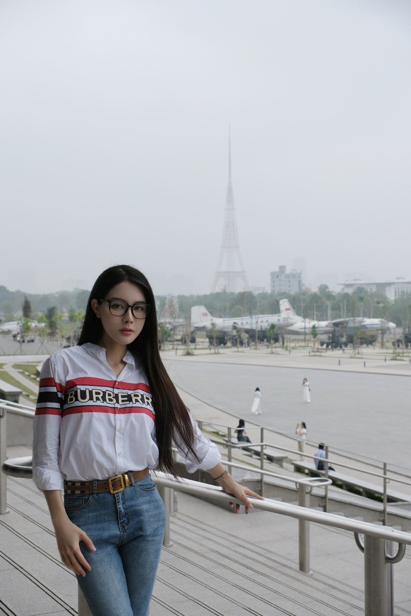 Hot girl phong gym lo hoc van 