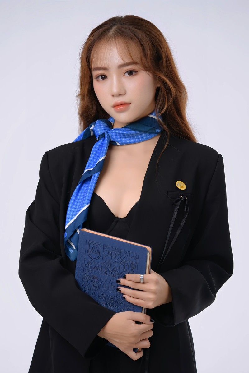 Mai Linh Zuto co man ung xu 