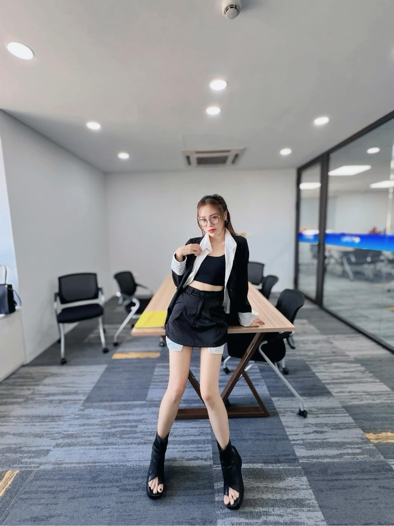 Mai Linh Zuto co man ung xu 