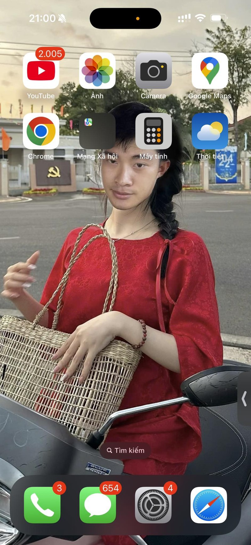 Zoom can nhan sac ban gai tin don nong bong cua Le Tuan Khang