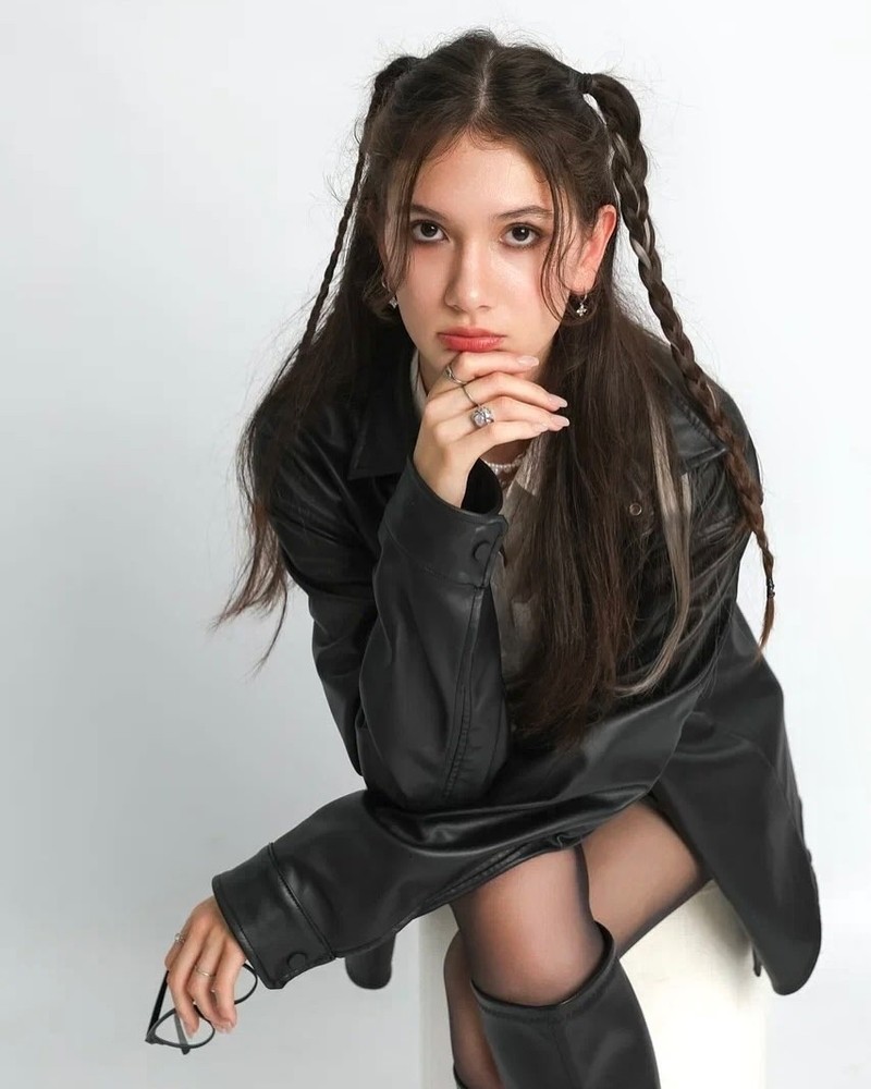 Em gai thu mon Dang Van Lam khoe ve goi cam o tuoi 18-Hinh-4