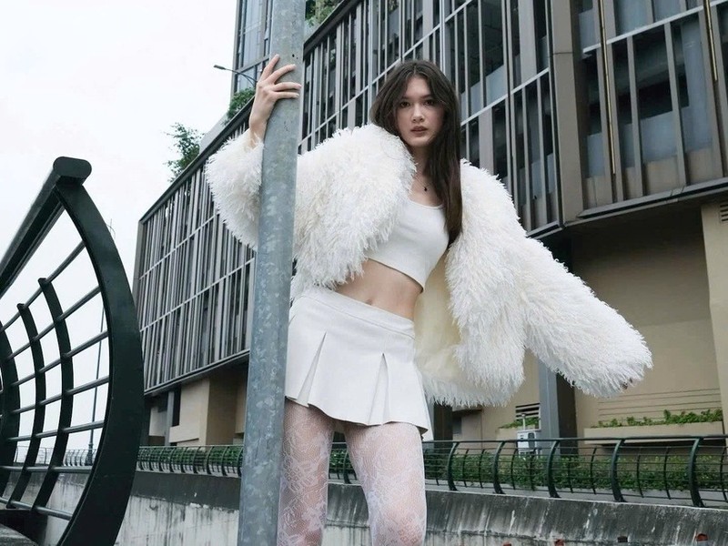 Em gai thu mon Dang Van Lam khoe ve goi cam o tuoi 18-Hinh-5