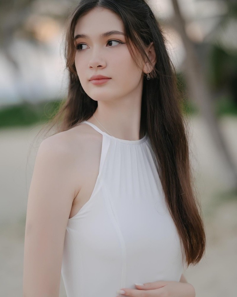 Em gai thu mon Dang Van Lam khoe ve goi cam o tuoi 18-Hinh-6