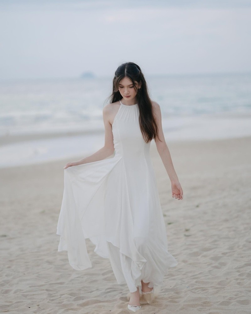 Em gai thu mon Dang Van Lam khoe ve goi cam o tuoi 18-Hinh-7